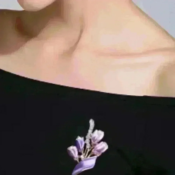 NWOT Exquisite Purple Flower Brooch - Picture 2 of 6